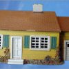 Ideal HO Yellow House [TRN0008]